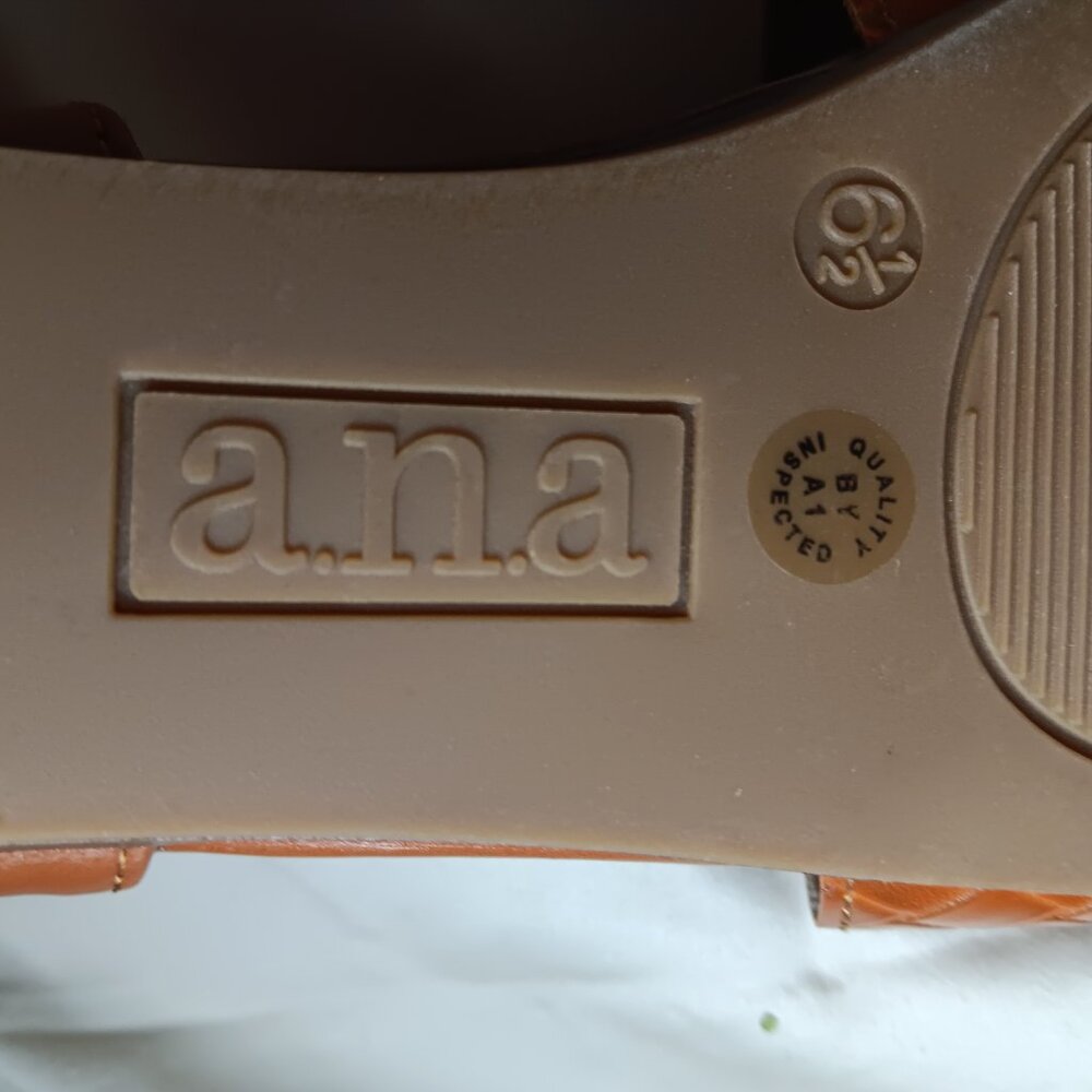 ANA Sandals - Picture 3 of 4